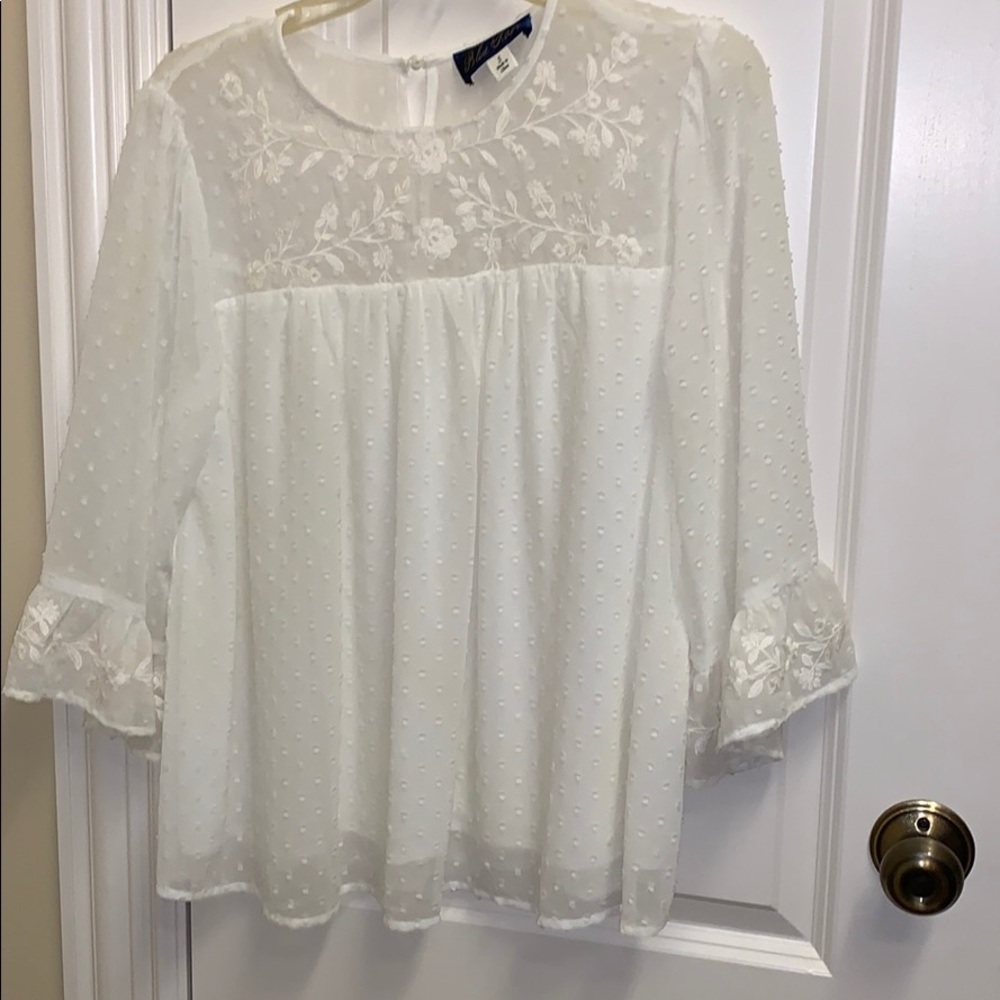 3/4 length white textured blouse